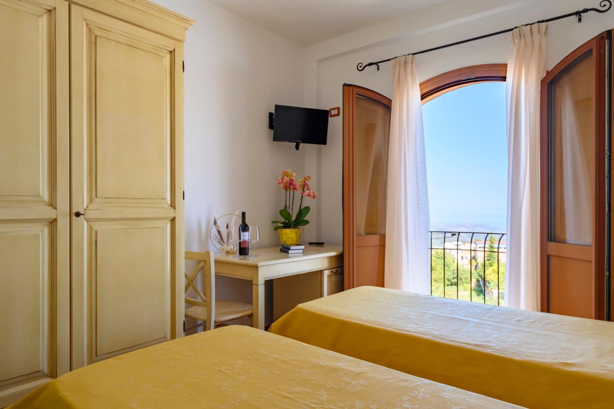Hotel Marie Claire Lanusei Ngoại thất bức ảnh