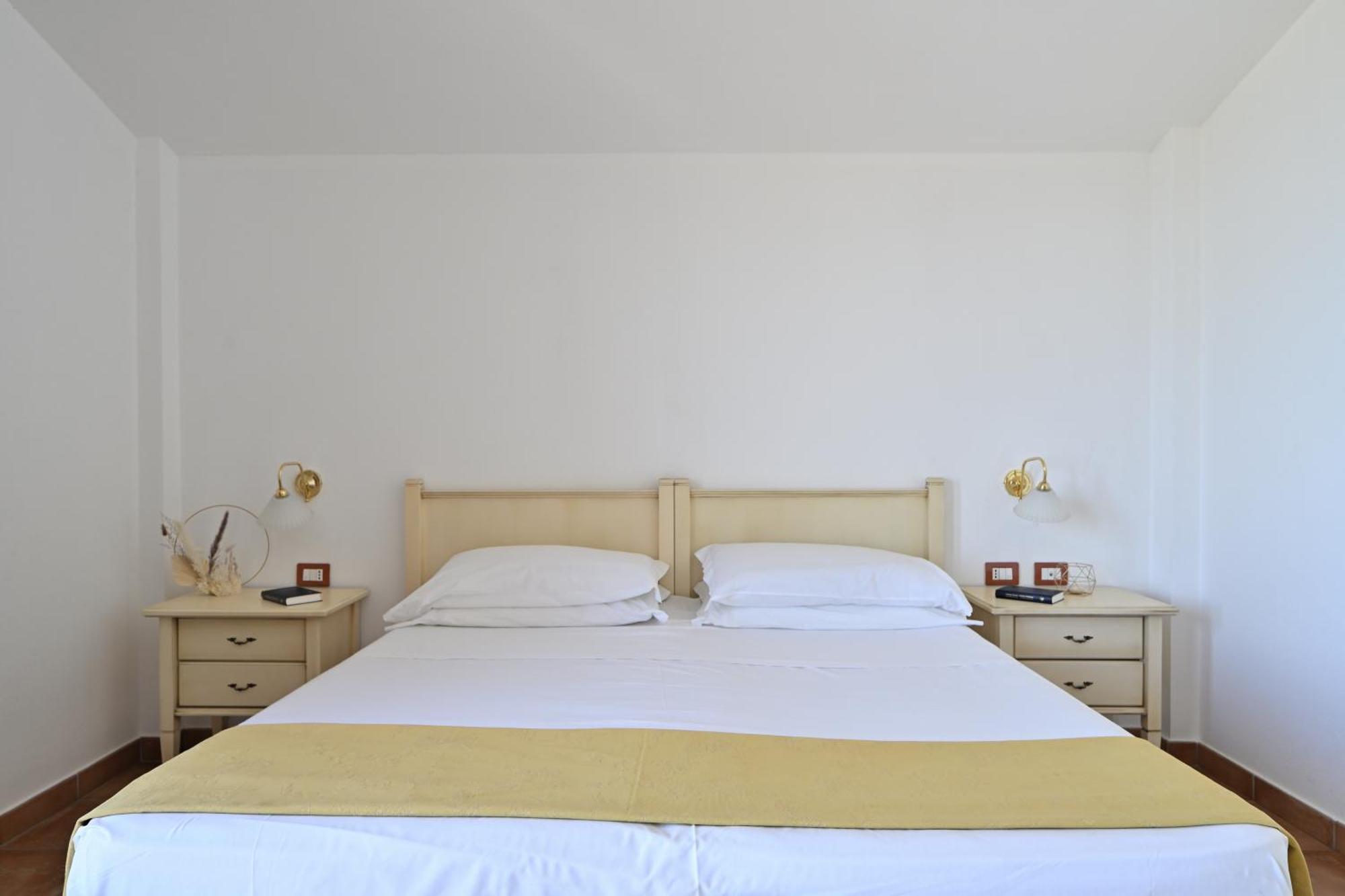 Hotel Marie Claire Lanusei Ngoại thất bức ảnh